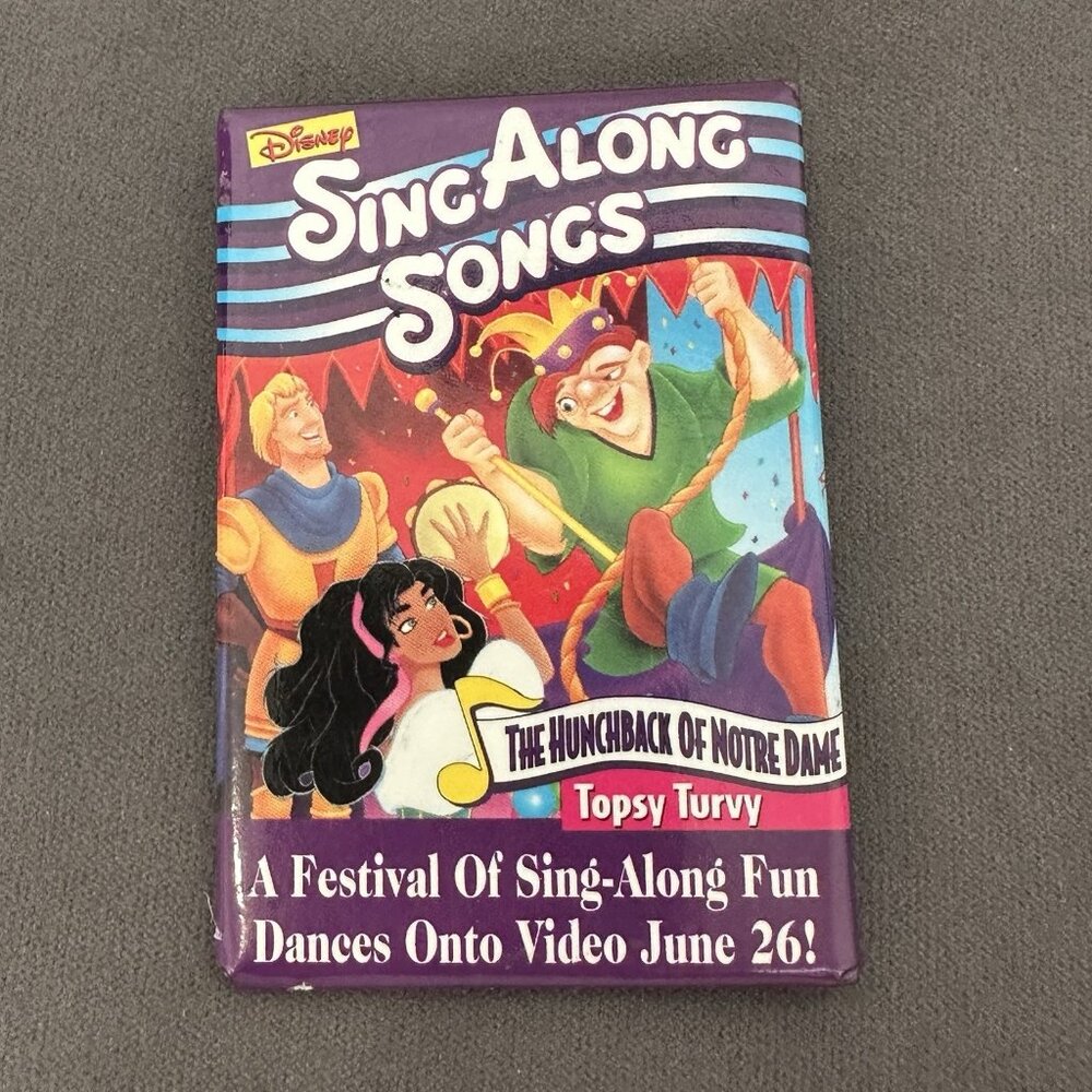 1996 vintage Disney original hunchback of Notre‎ Dame sing-along songs promo pin
